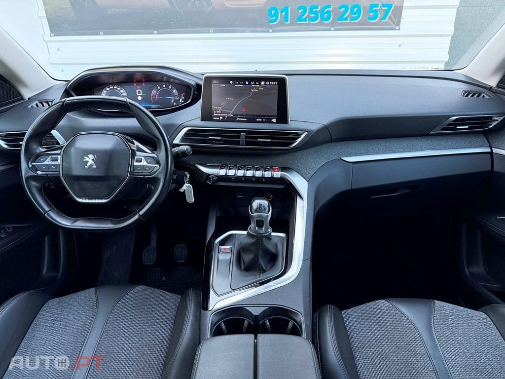 Peugeot 3008 1.2 PureTech Allure J18