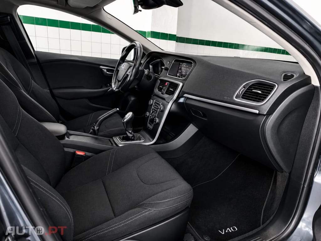 Volvo V40 Cross Country 1.6 D2 Momentum