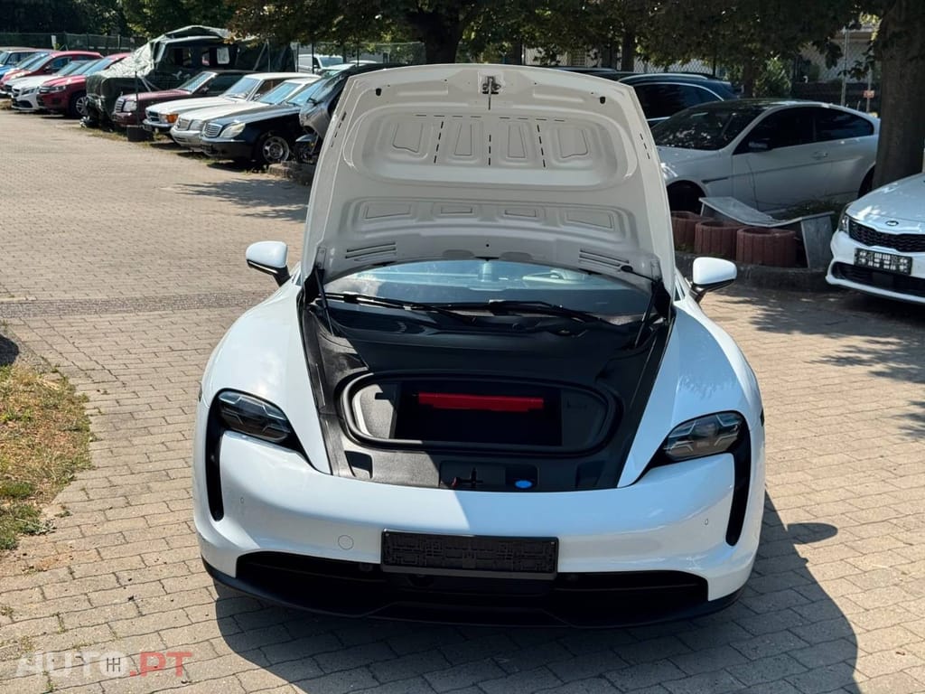 Porsche Taycan Base