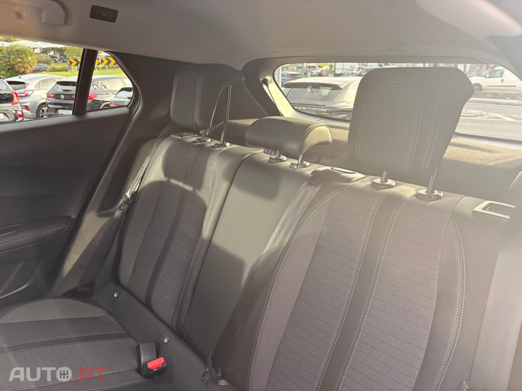 Peugeot 2008 1.5 BlueHDi Allure Pack