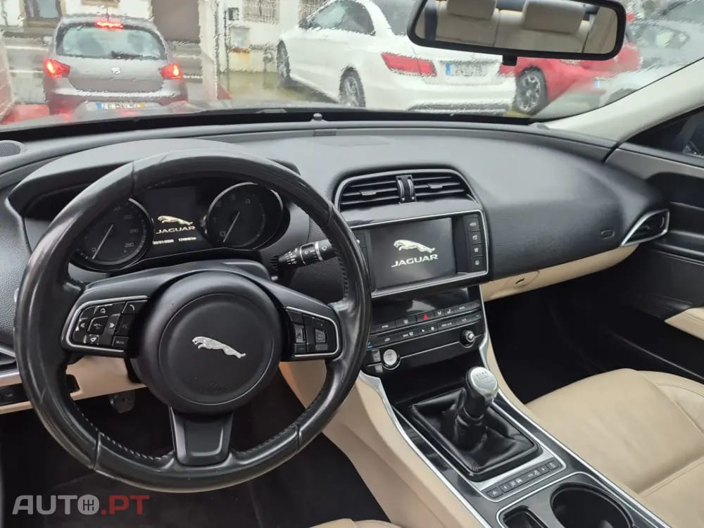 Jaguar XE 2.0 D Prestige