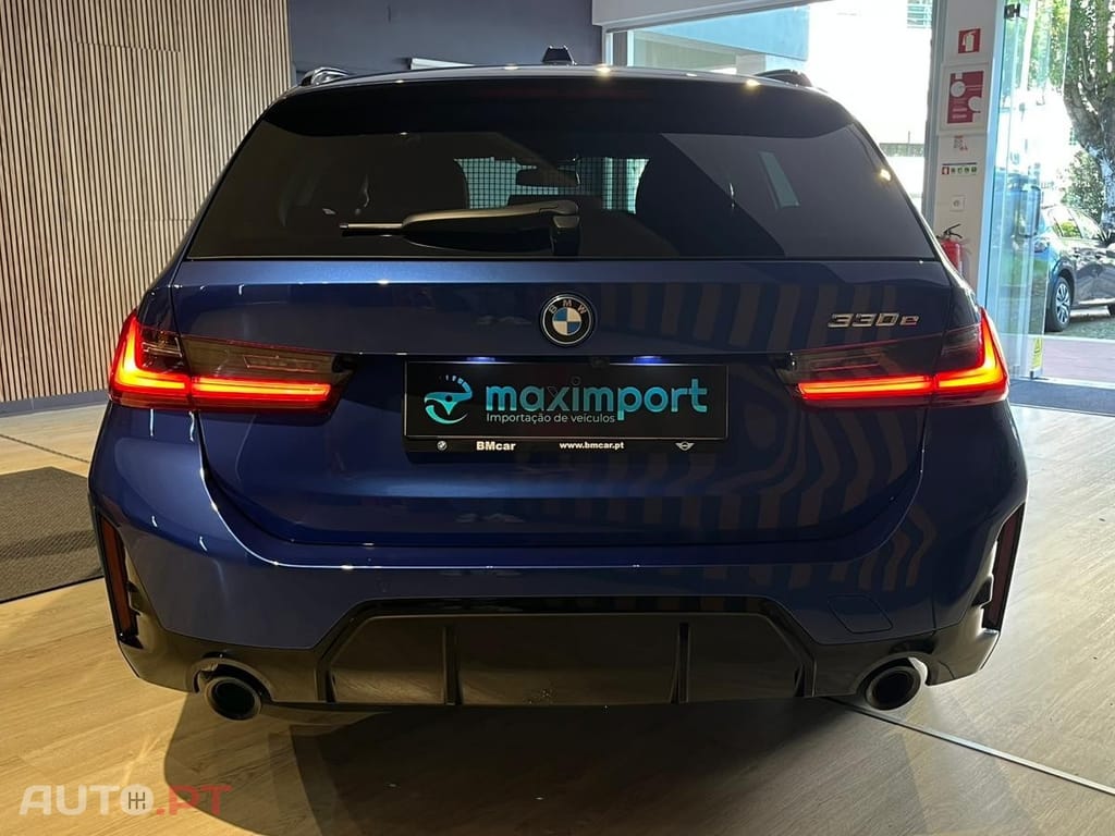 BMW 330 e Pack Desportivo M Auto — fotografia 6