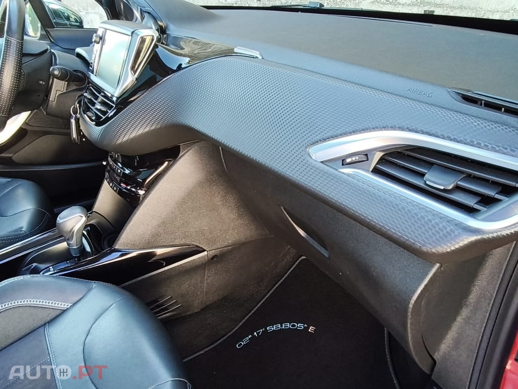 Peugeot 2008 1.2 PureTech Crossway EAT6