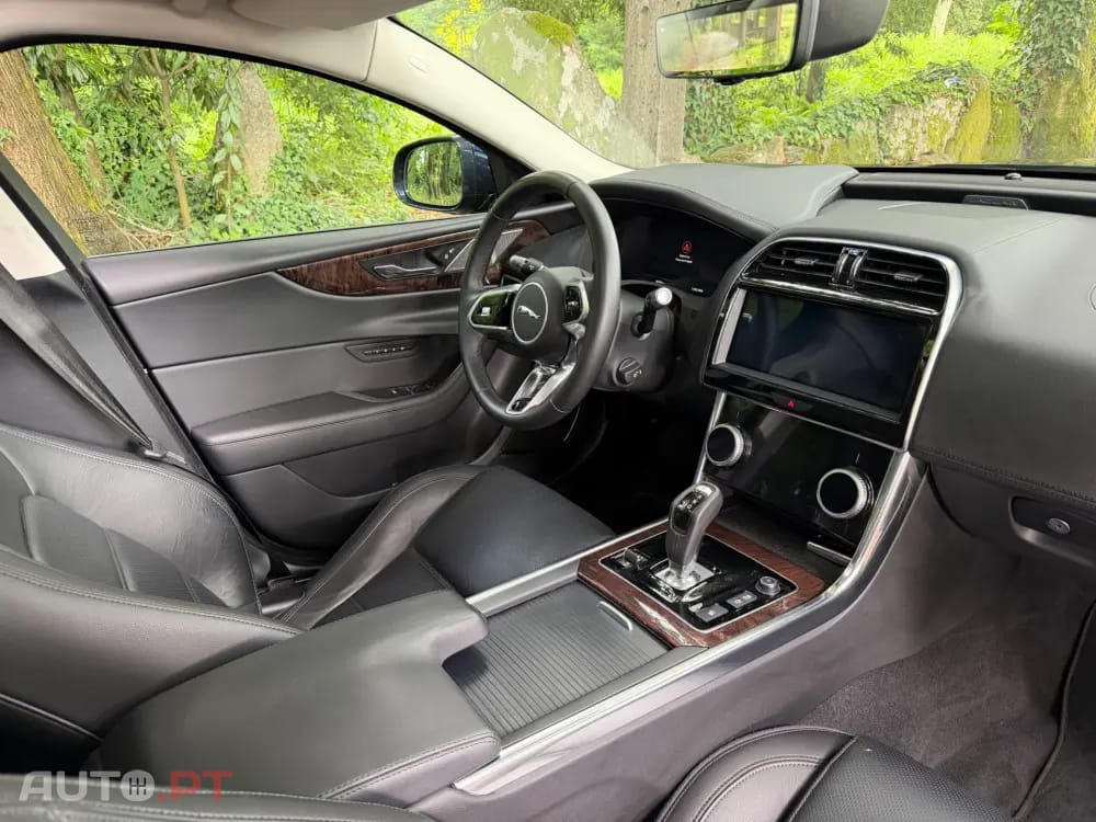 Jaguar XE 2.0 D R-Dynamic S