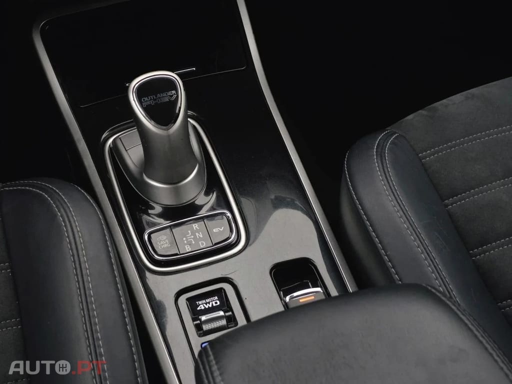 Mitsubishi Outlander 2.4L PHEV TWIN MOTOR 4WD INVITE