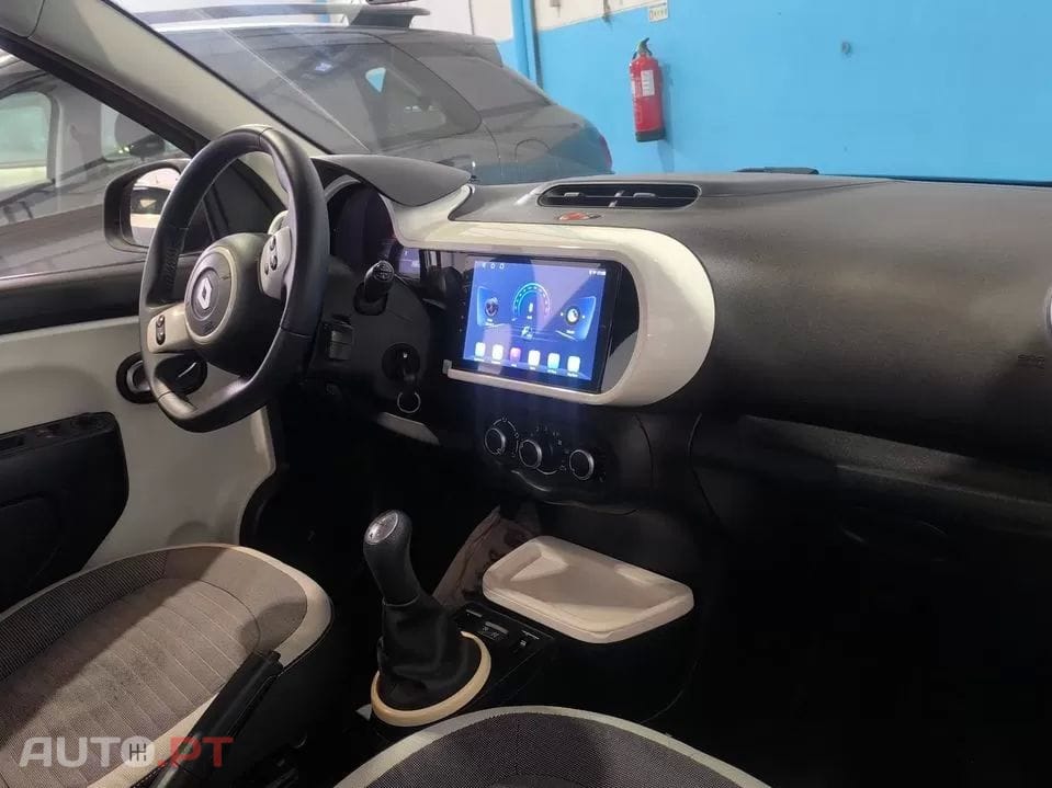 Renault Twingo 1.0 SCe Dynamique — fotografia 11