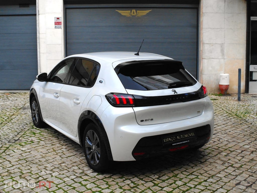 Peugeot E-208 50 kWh Active