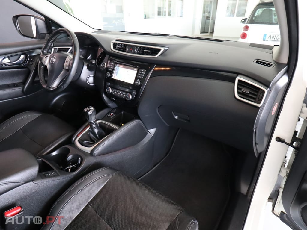 Nissan Qashqai 1.6 dCi Tekna Pele