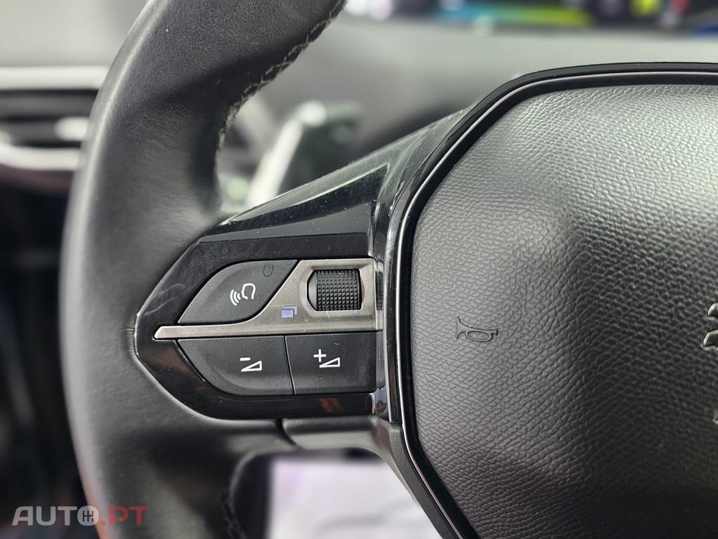 Peugeot 3008 1.6 Hybrid  EAT8 Allure