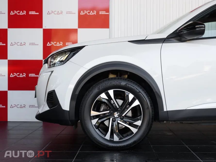 Peugeot 2008 1.2 PureTech Allure EAT8