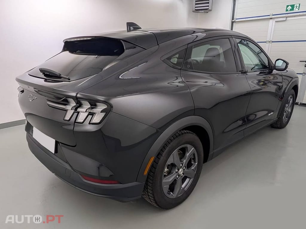 Ford Mustang Mach-E 76 kWh RWD
