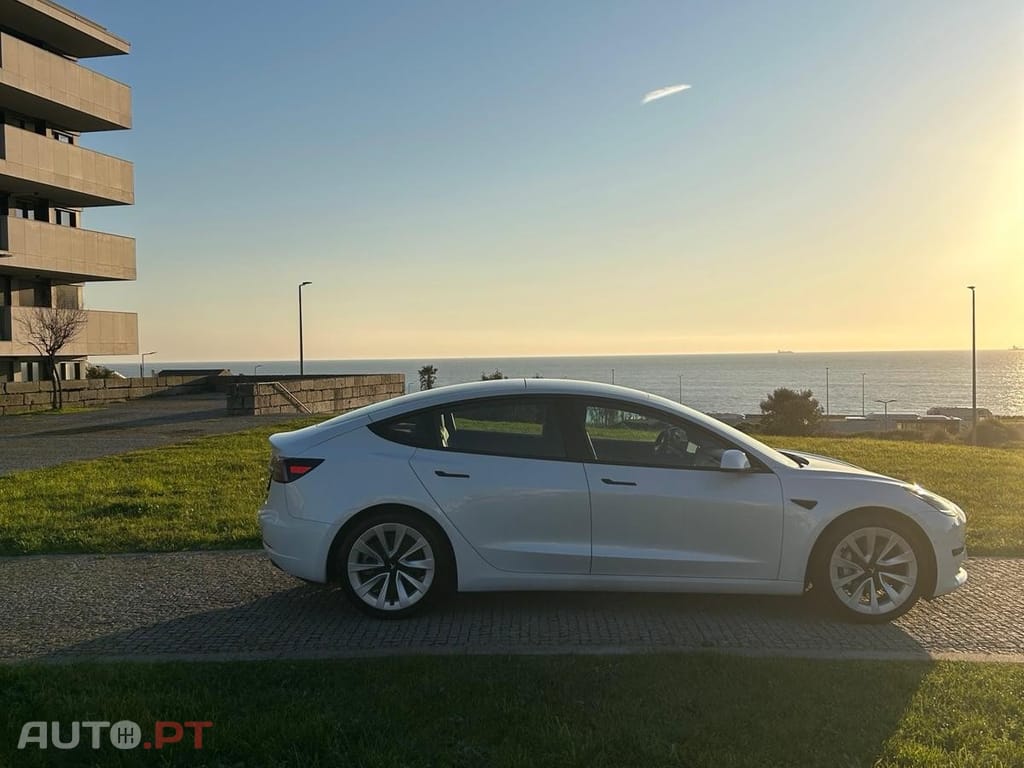 Tesla Model 3 Tração Traseira