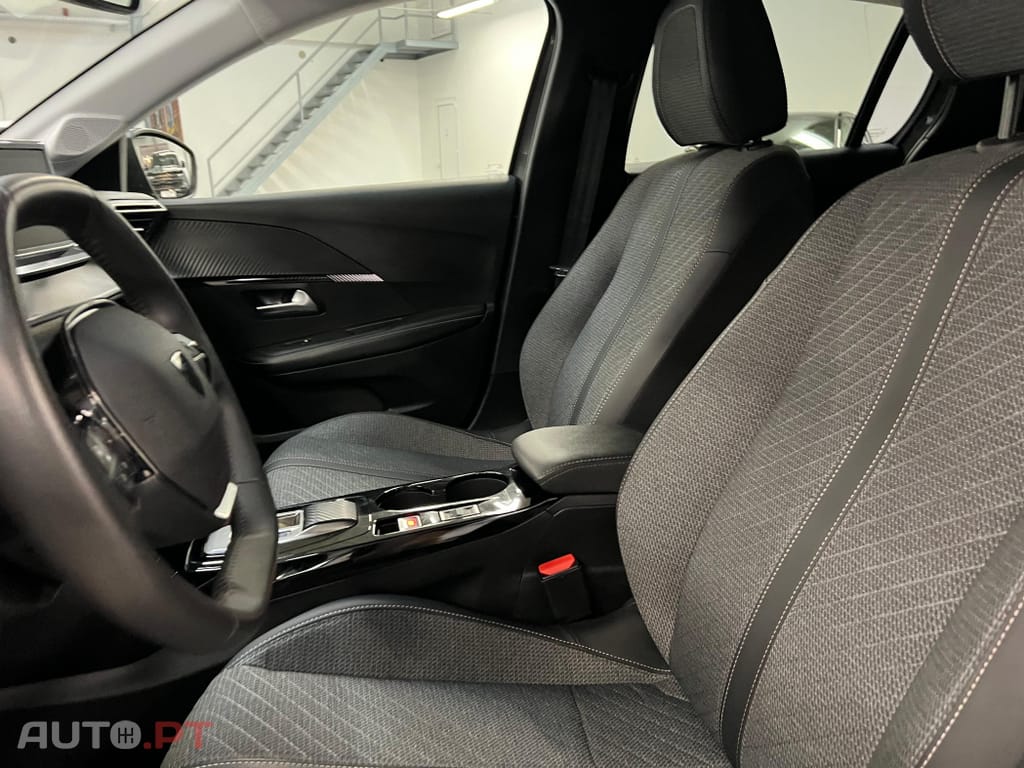 Peugeot 208 1.2 Hybrid Allure e-DCS6