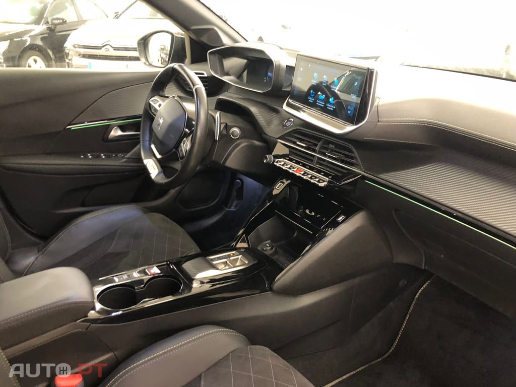 Peugeot 208 1.2 PureTech GT Line EAT8