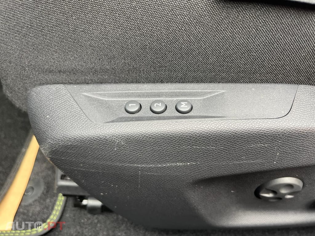 Peugeot 408 PHEV 180 e-EAT8 GT I.V.A DEDUTIVEL 