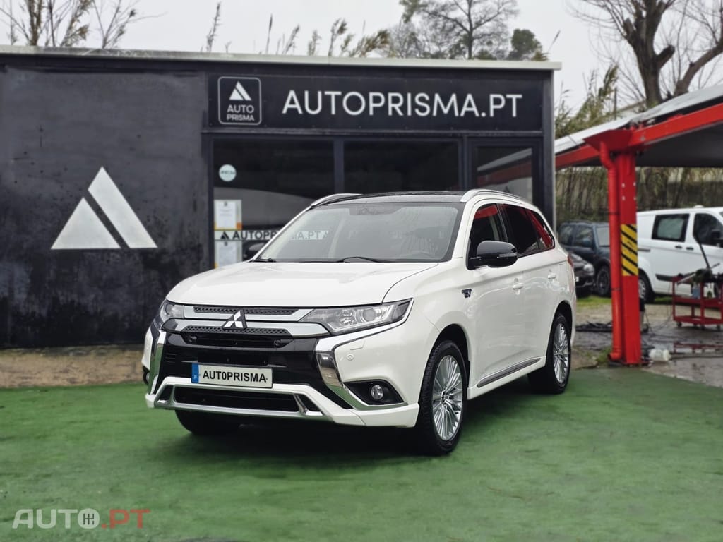 Mitsubishi Outlander 2.4L PHEV TWIN MOTOR 4WD INVITE