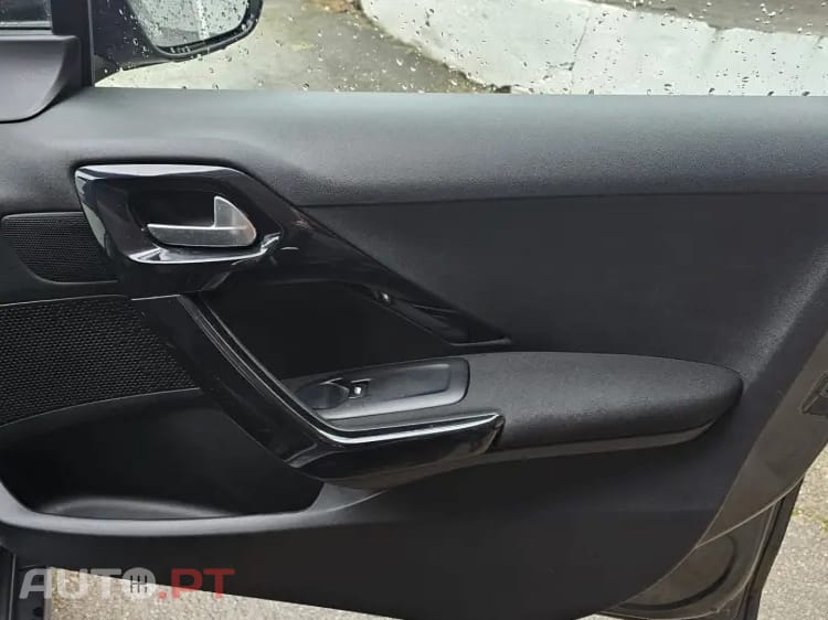 Peugeot 2008 1.2 PureTech Signature