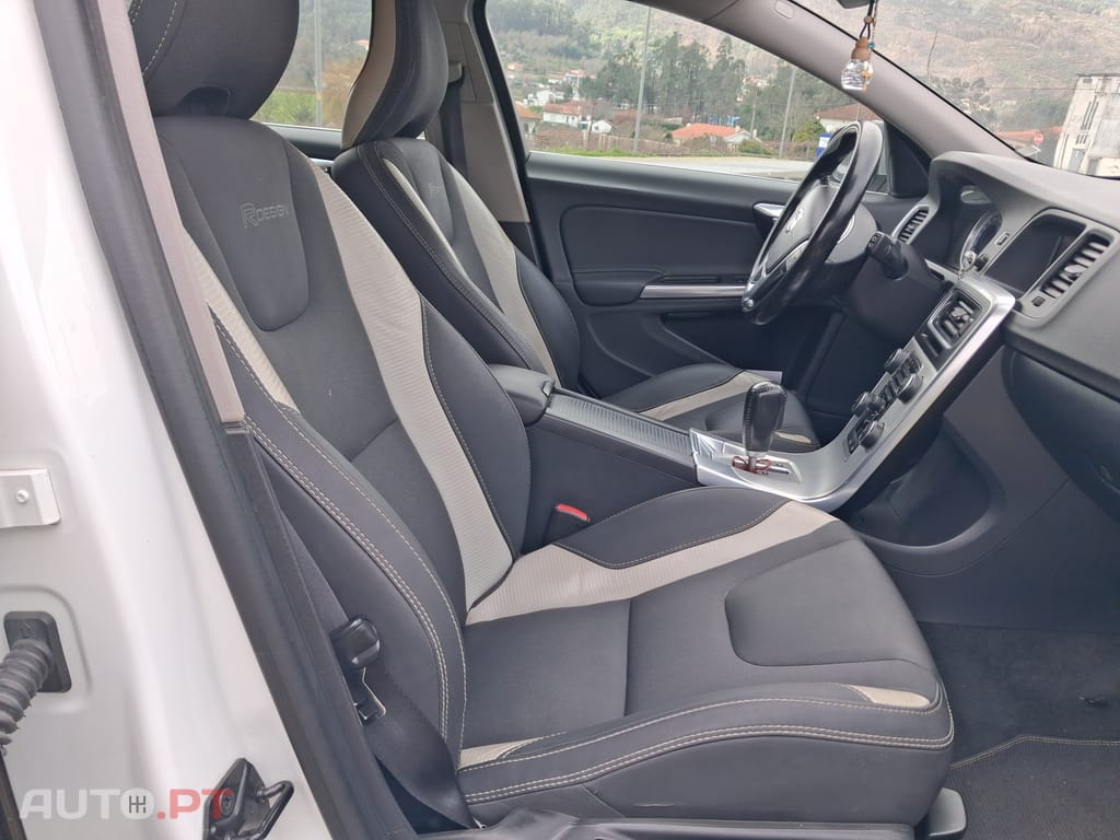 Volvo V60 R- design D3