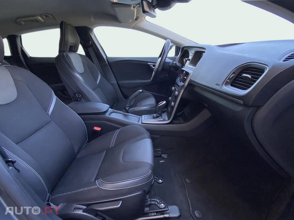 Volvo V40 2.0 D3 Momentum Geartronic