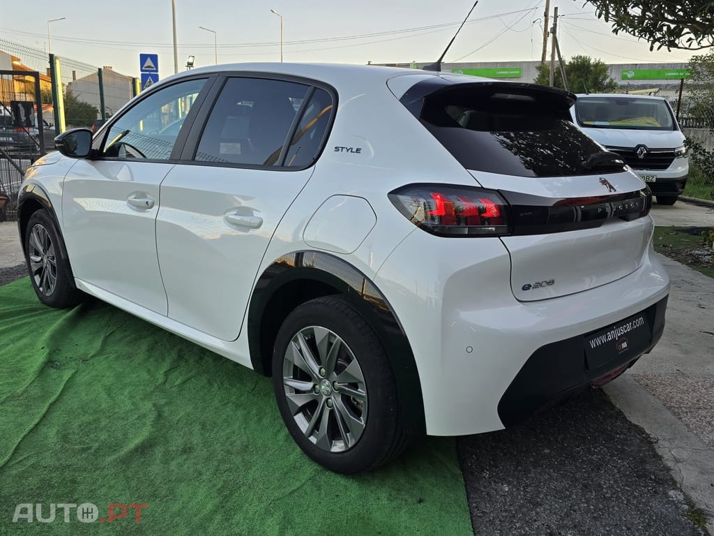 Peugeot E-208 50 kWh Style