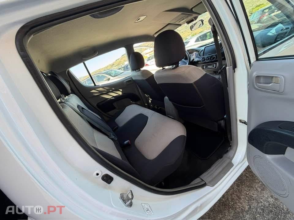 Mitsubishi L200 2.5 DI-D CD Invite 4WD