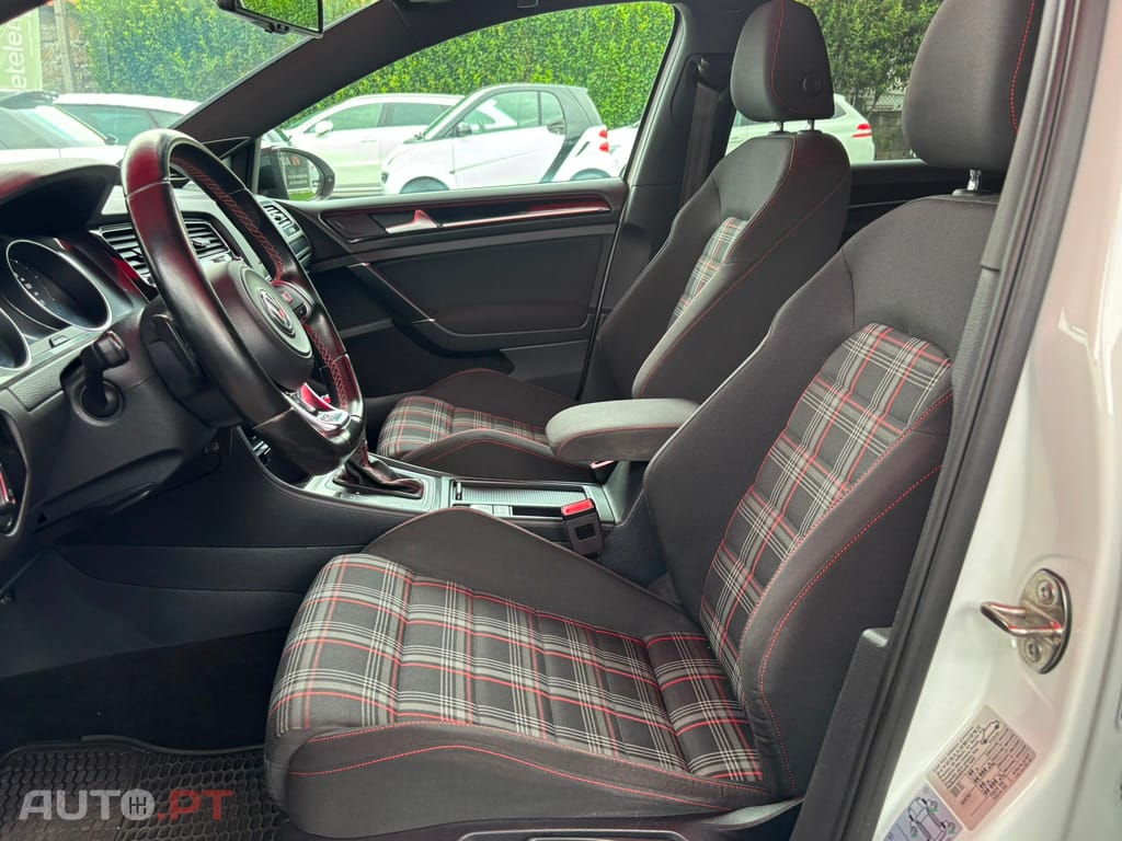 Volkswagen Golf 2.0 TSi GTi DSG Performance