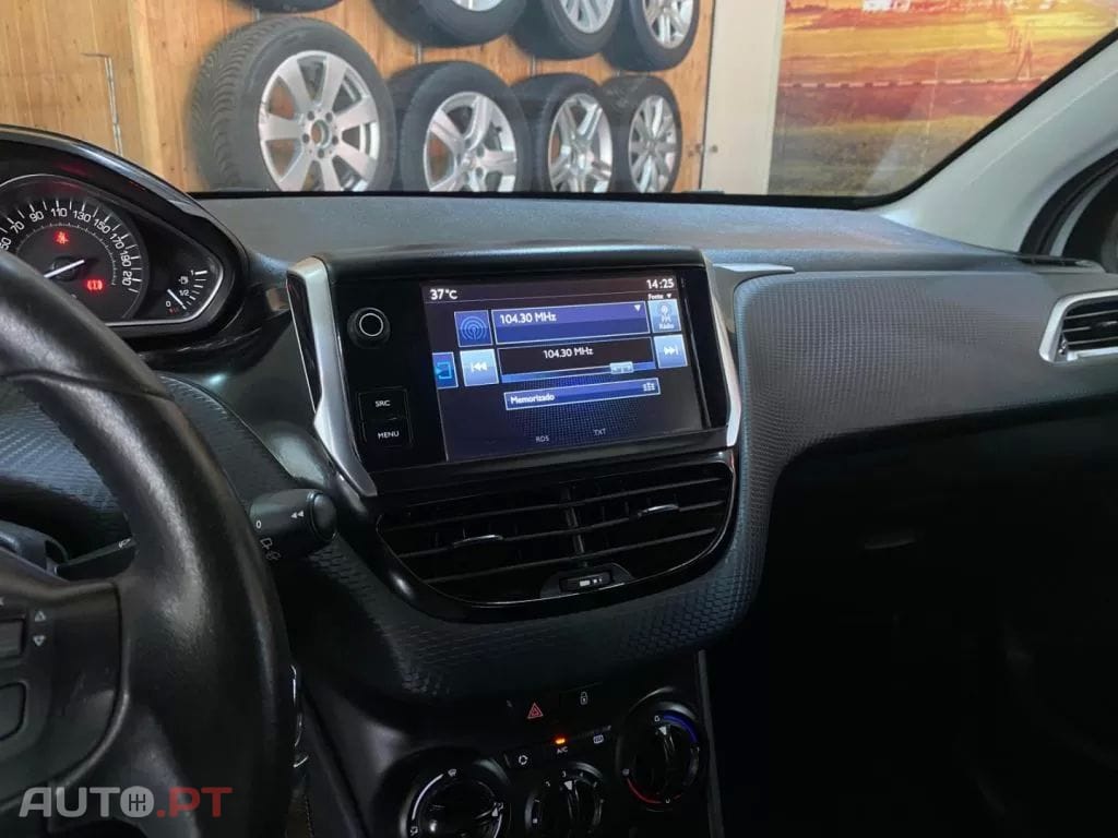 Peugeot 208 1.2 VTi SE Style