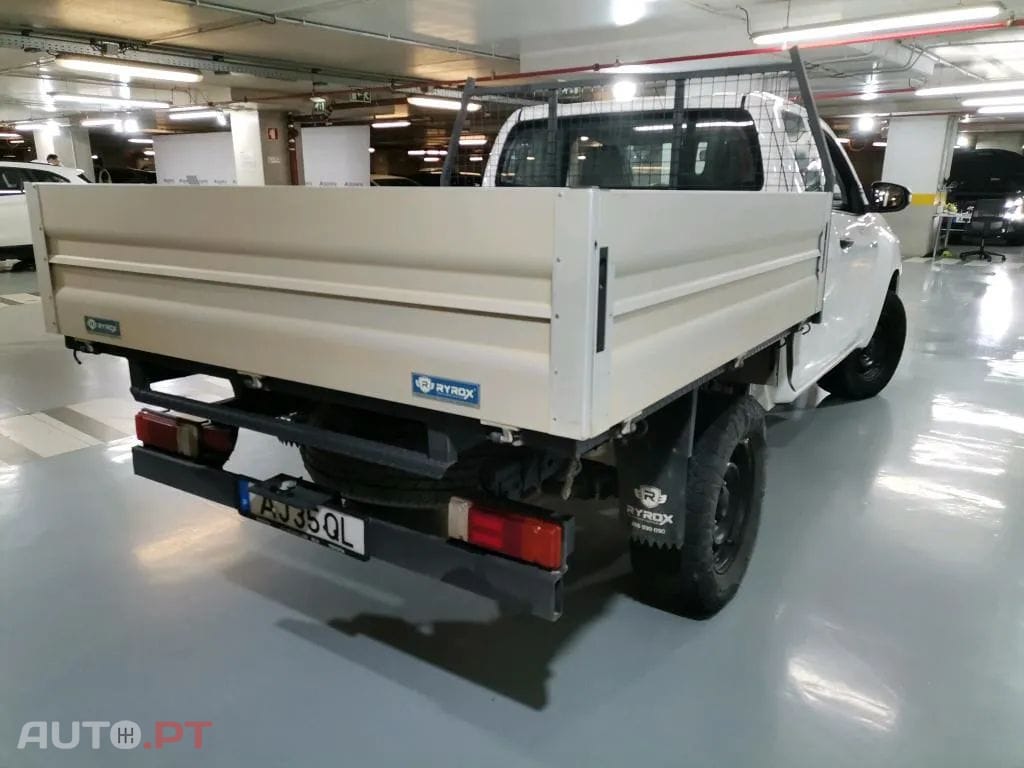 Toyota Hilux HILUX 2.4 D-4D 4WD CE CH 3L