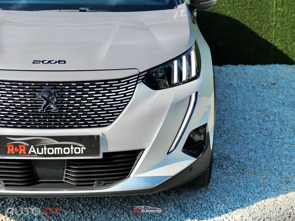 Peugeot E-2008 50 kWh GT