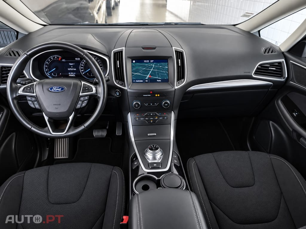 Ford S-Max 2.5 FHEV Titanium