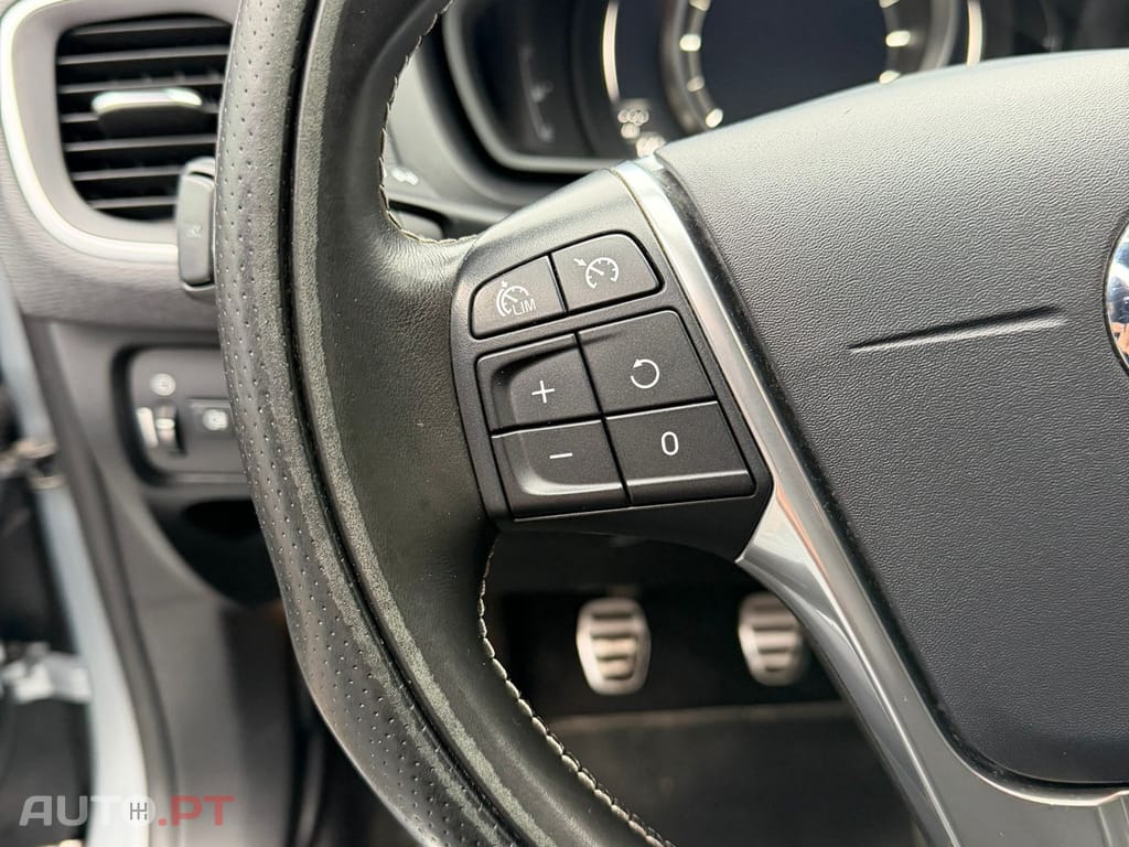 Volvo V40 2.0 D2 R-Design