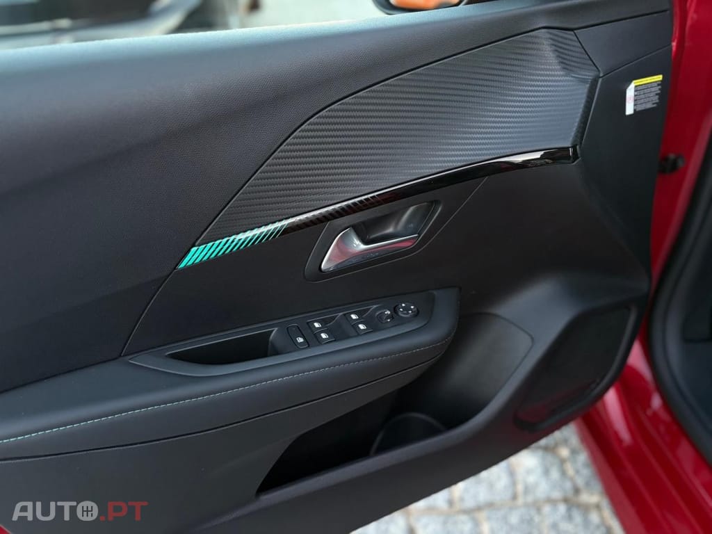 Peugeot E-208 50 kWh Allure Pack