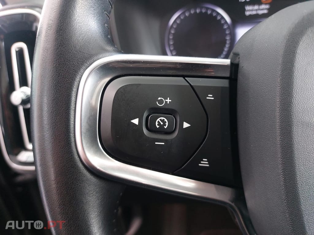 Volvo XC40 1.5 T5 PHEV Momentum Plus