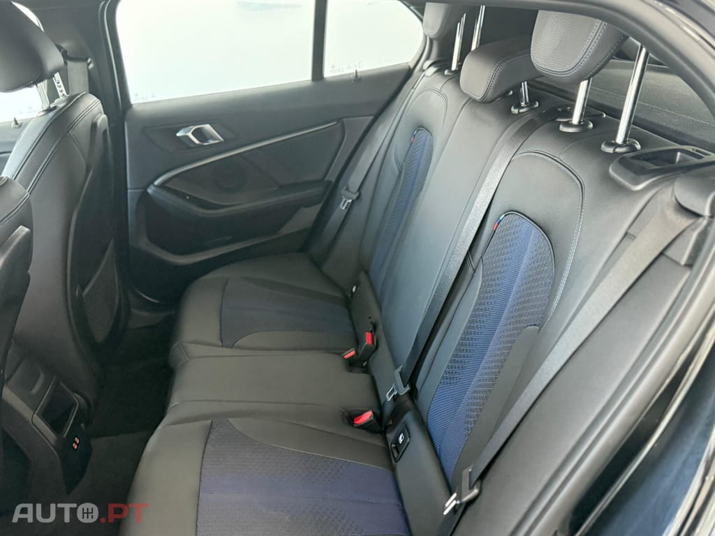 BMW 118 i Pack Desportivo M Auto