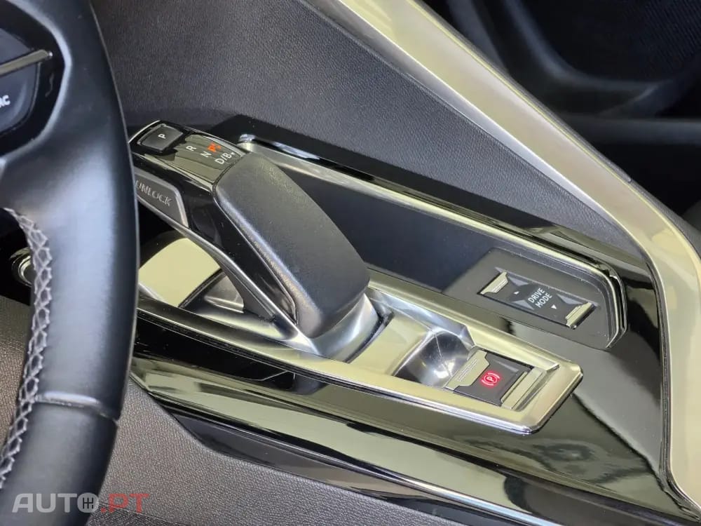 Peugeot 3008 1.6 Hybrid Allure e-EAT8