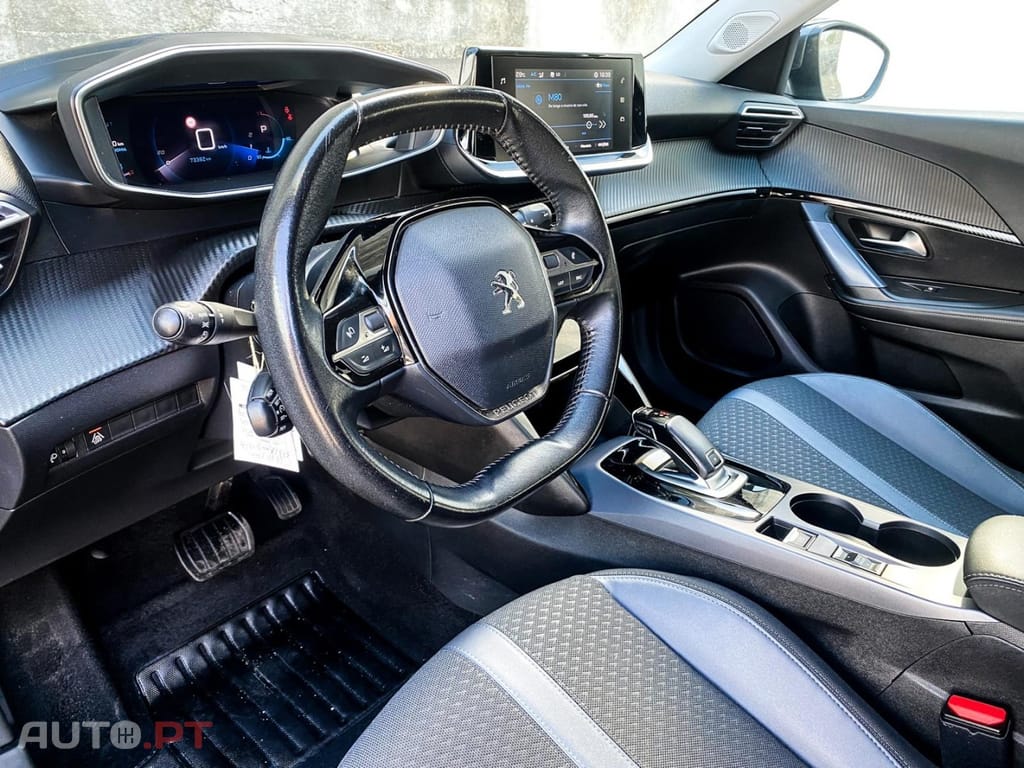 Peugeot 2008 1.2 PureTech Allure EAT8