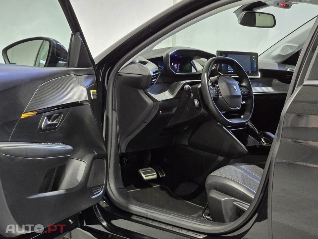 Peugeot E-208 50 kWh Allure Roadtrip