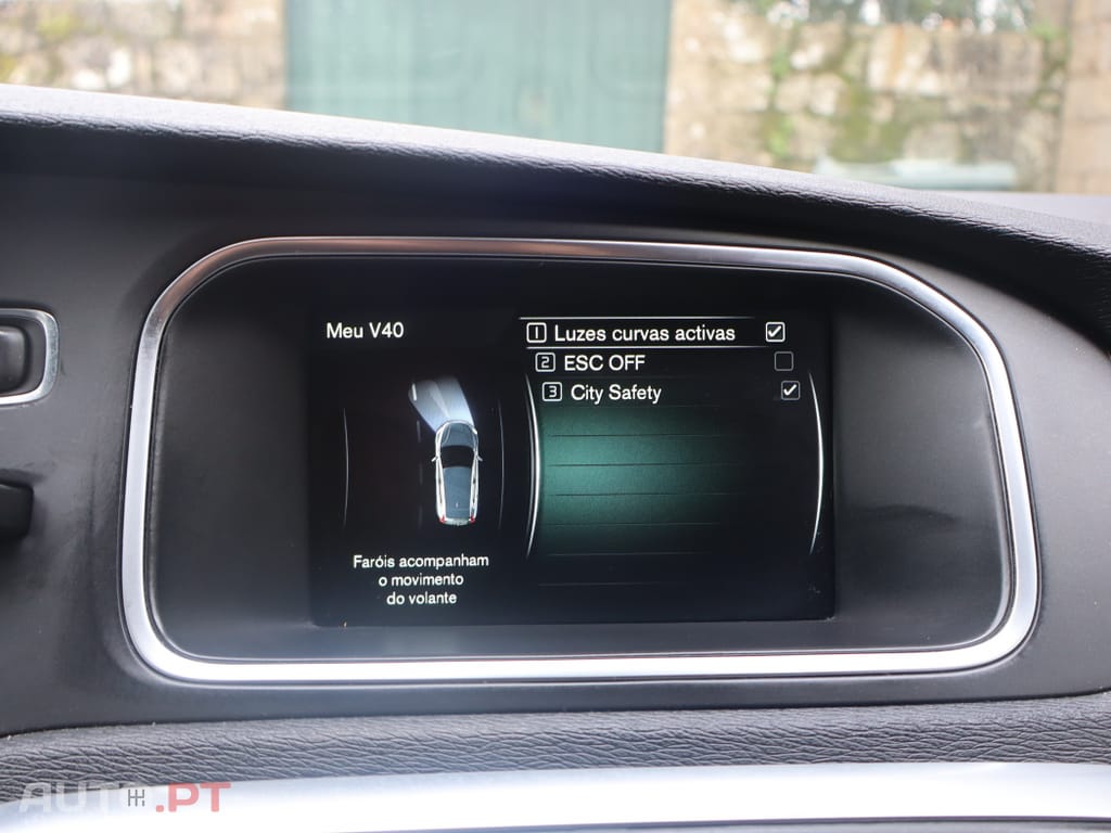 Volvo V40 2.0 D2 R-Design