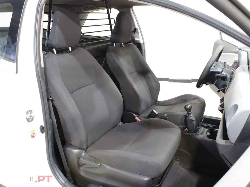 Toyota Yaris 1.4 D-4D AC IVA Dedutível