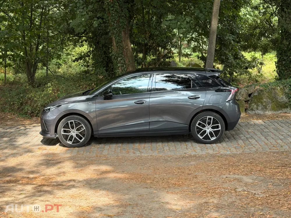 MG MG4 77 kWh Extended Range Luxury