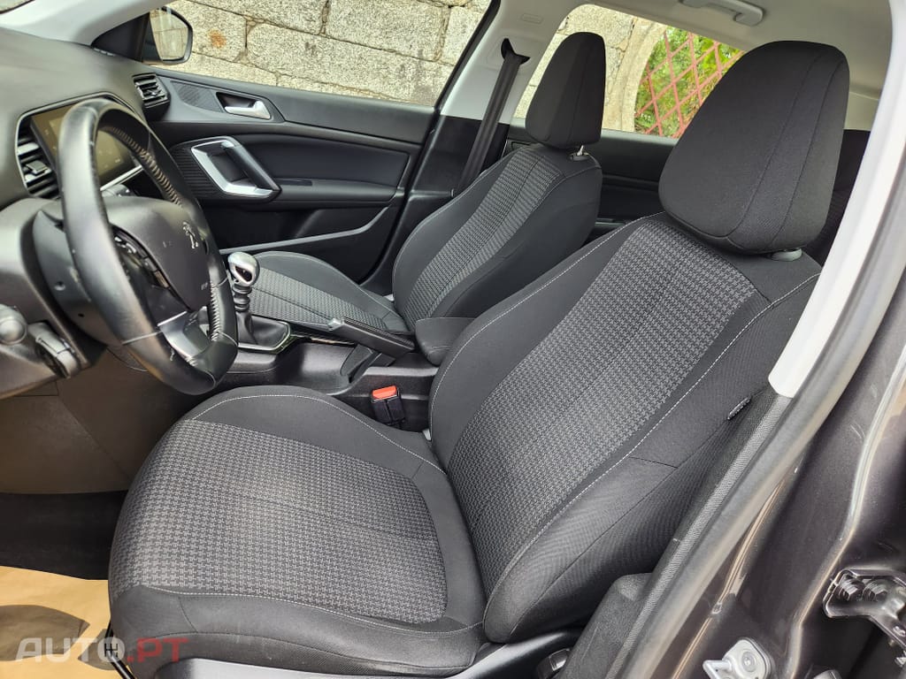 Peugeot 308 1.5 BlueHDi Business Line
