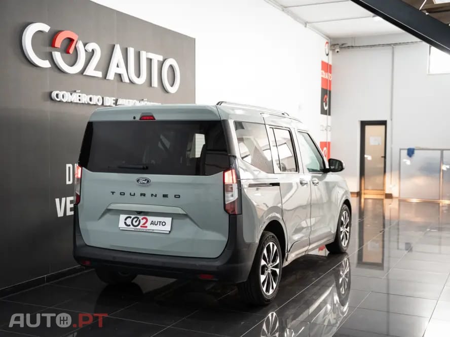 Ford Tourneo 1.0 EcoBoost Titanium