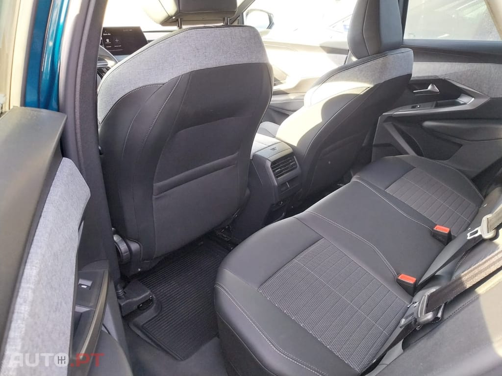 Peugeot E-3008 Allure 73kWh