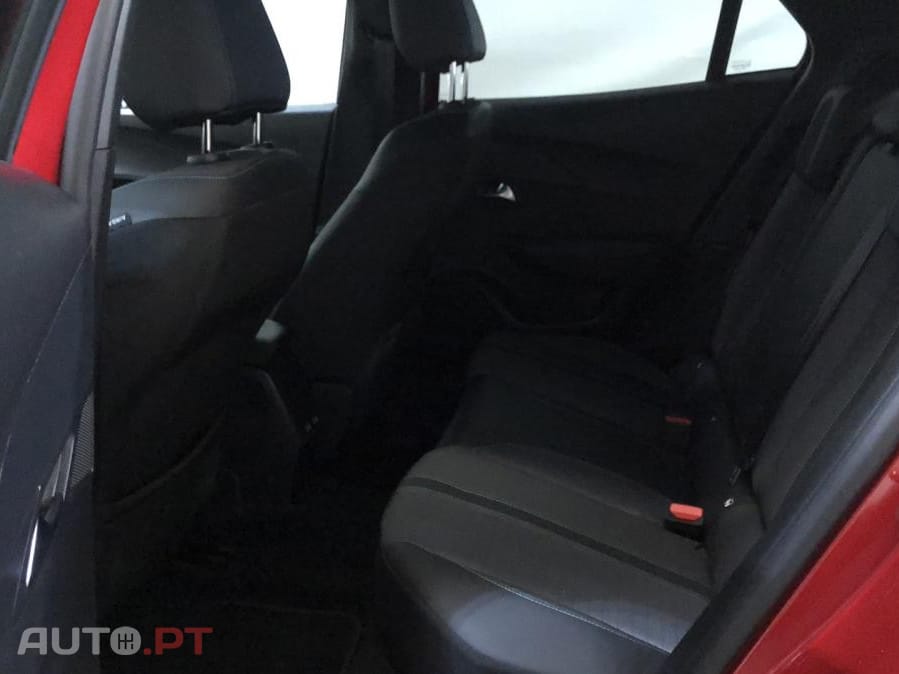 Peugeot 2008 1.2 PureTech Active Pack EAT8