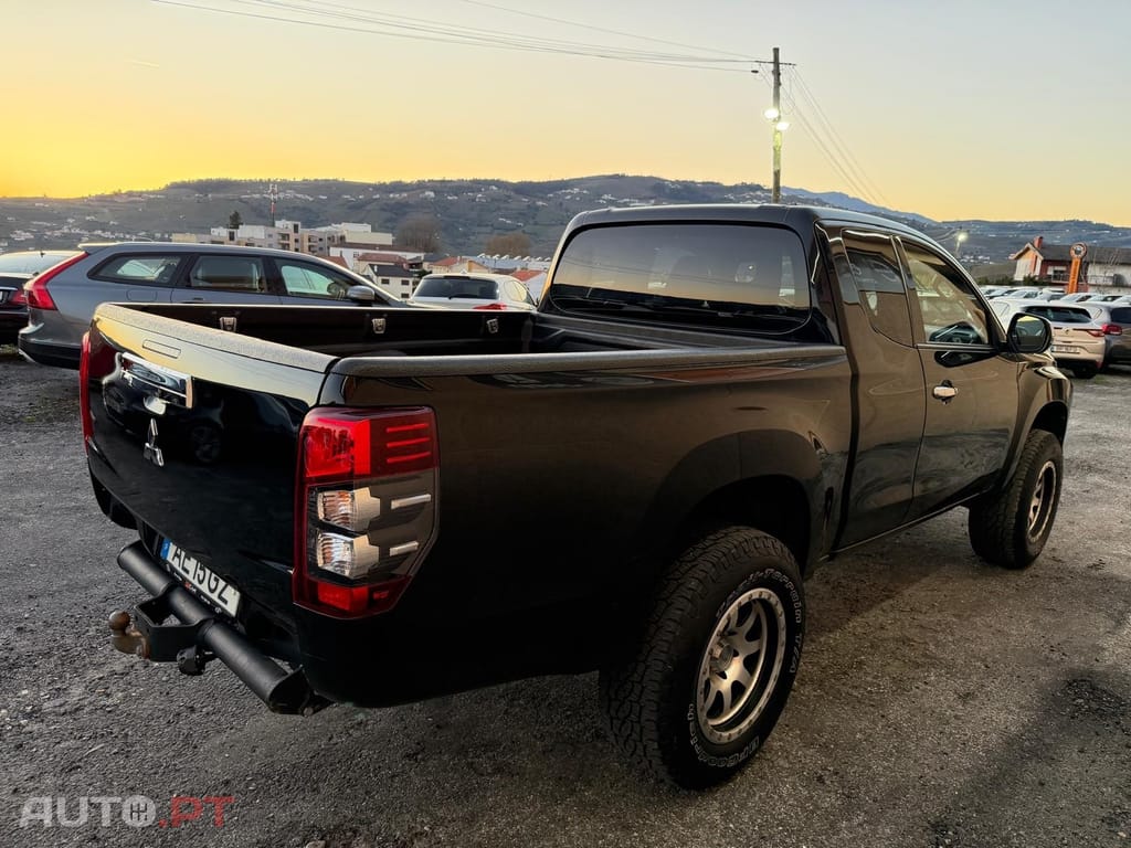 Mitsubishi L200 2.3 DI-D Strakar CD Connect Edition 4WD