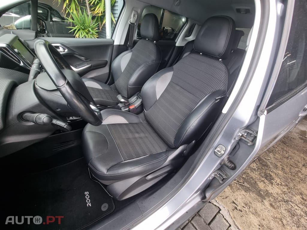 Peugeot 2008 1.2 PureTech Allure