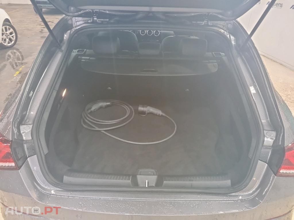 Mercedes-Benz CLA 250 e Shooting Brake Style Plus