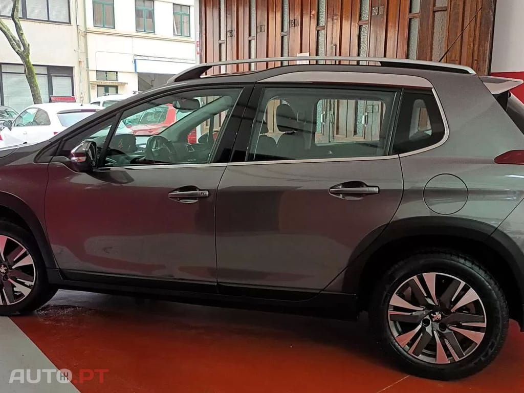 Peugeot 2008 1.2 PureTech Allure