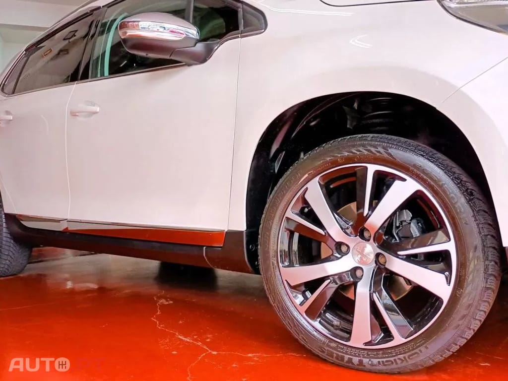 Peugeot 2008 1.2 PureTech Allure