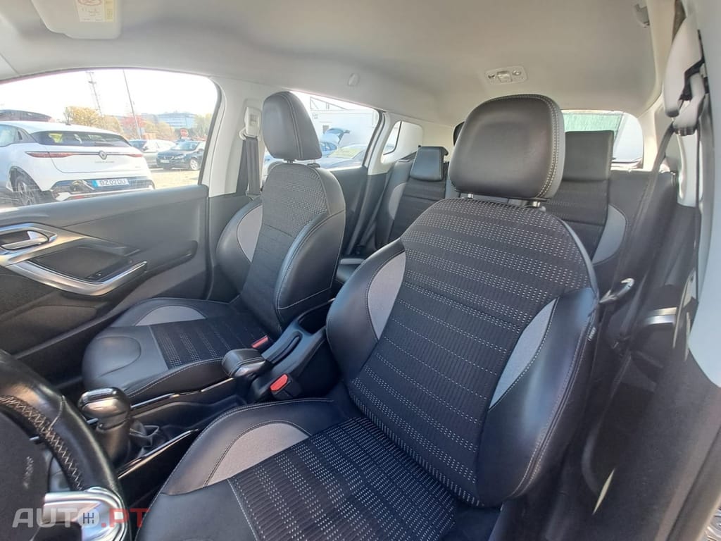 Peugeot 2008 1.2 PureTech Allure